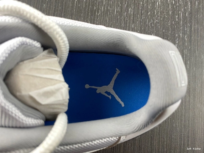 Grey 11 Air Low Jordan AV2187-140 Cement 0520